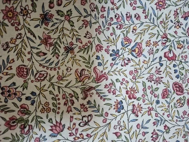 Bandeaux Olivotte disposés en rond sur un pouf