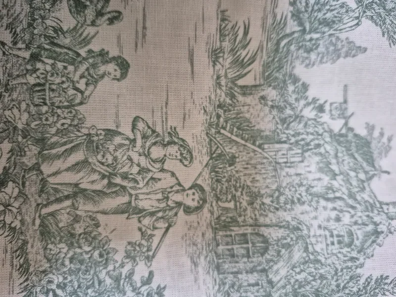 Bandeaux Olivotte disposés en rond sur un pouf